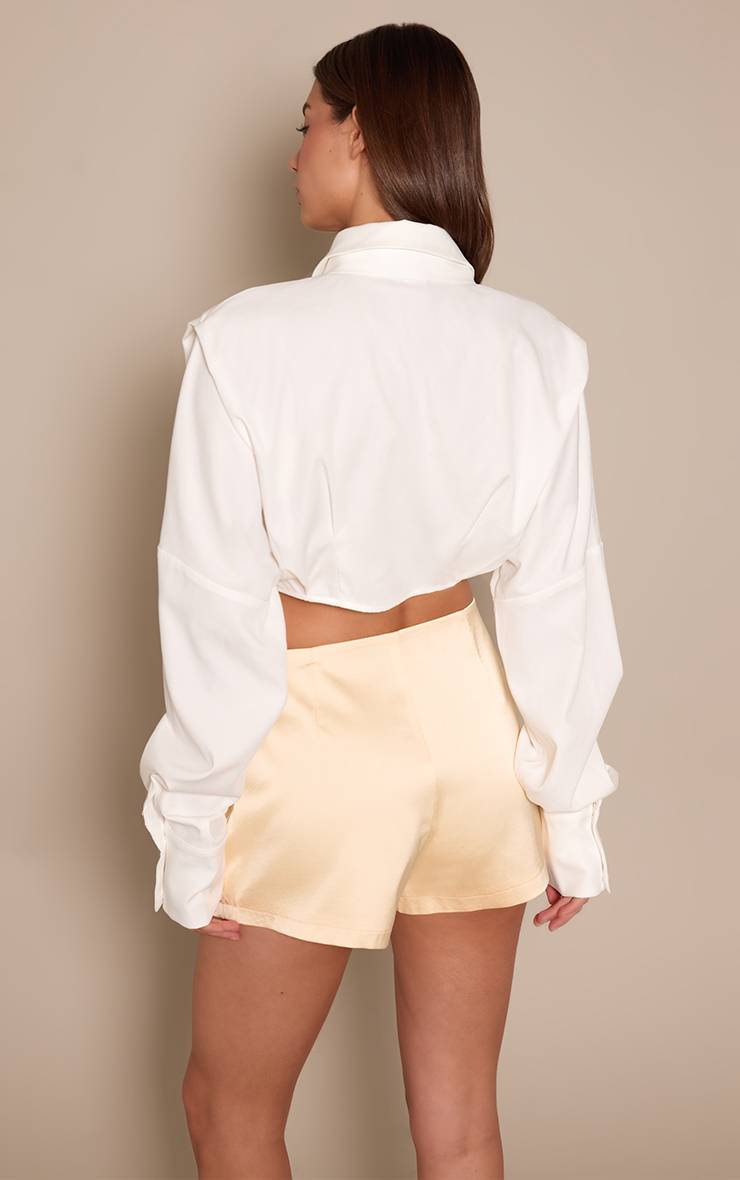Butter Cream Short Taille Haute En Satin Contrecollé