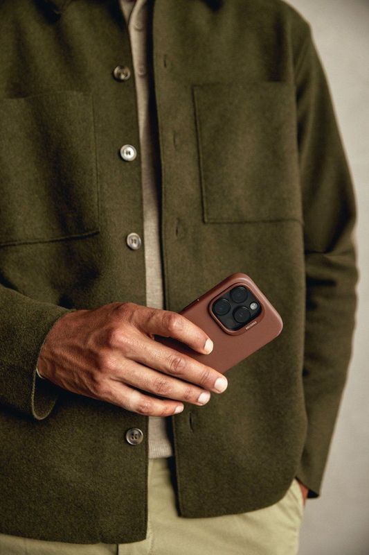 Decoded - Leren iPhone 16 Hoesje - Zwart - Ecco Leer - MagSafe Compatibel