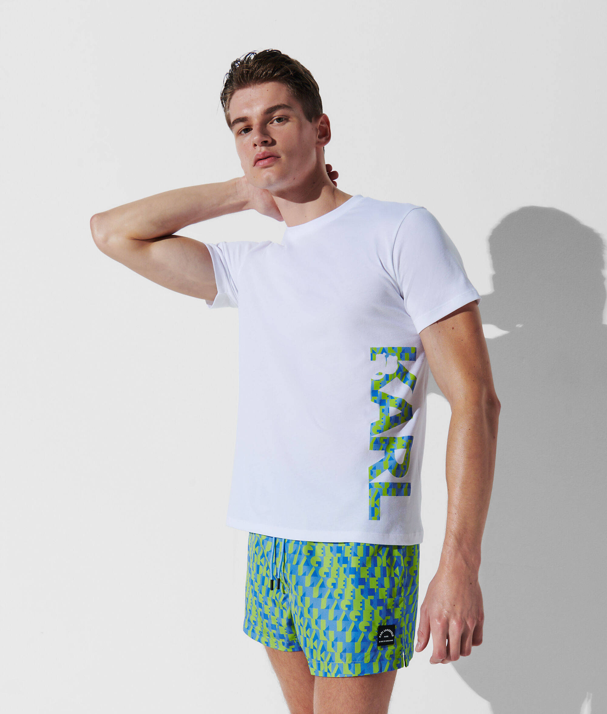 T-SHIRT AVEC LOGO ABSTRAIT