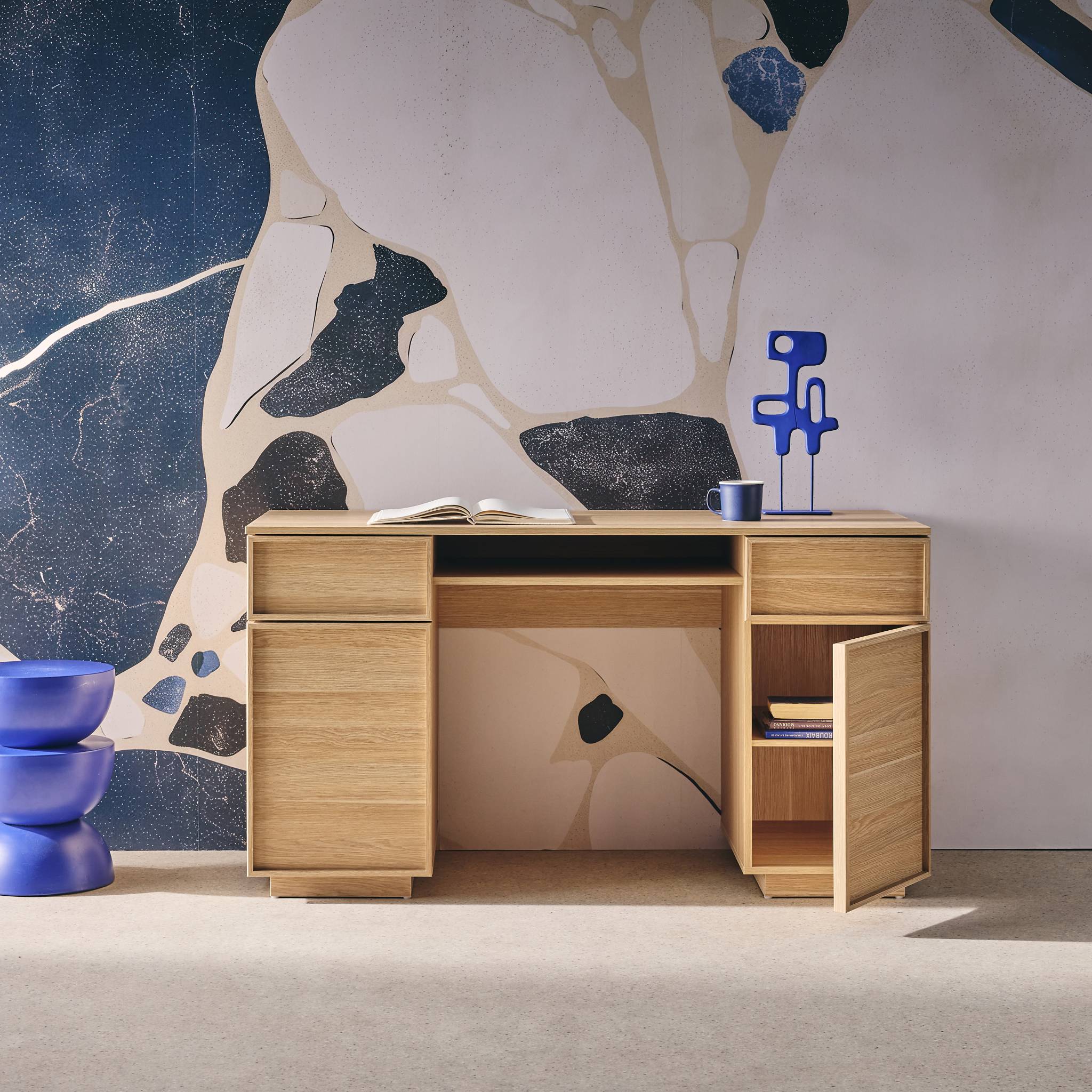 sweeek - Bureau houteffect bureau 2 deuren 2 laden 1 nis 140cm