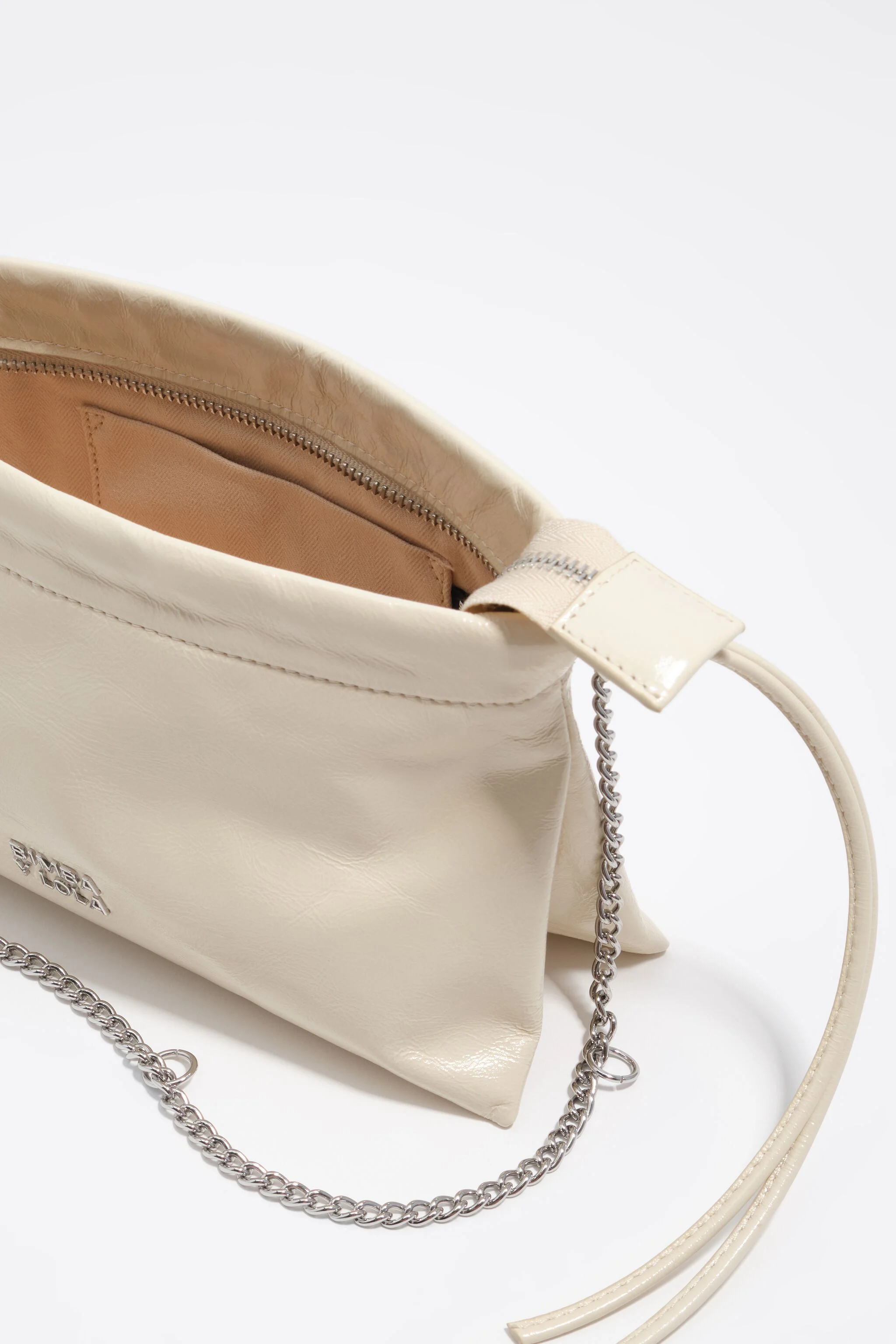 Mini bolsa de mão em couro brilhante cor marfim
