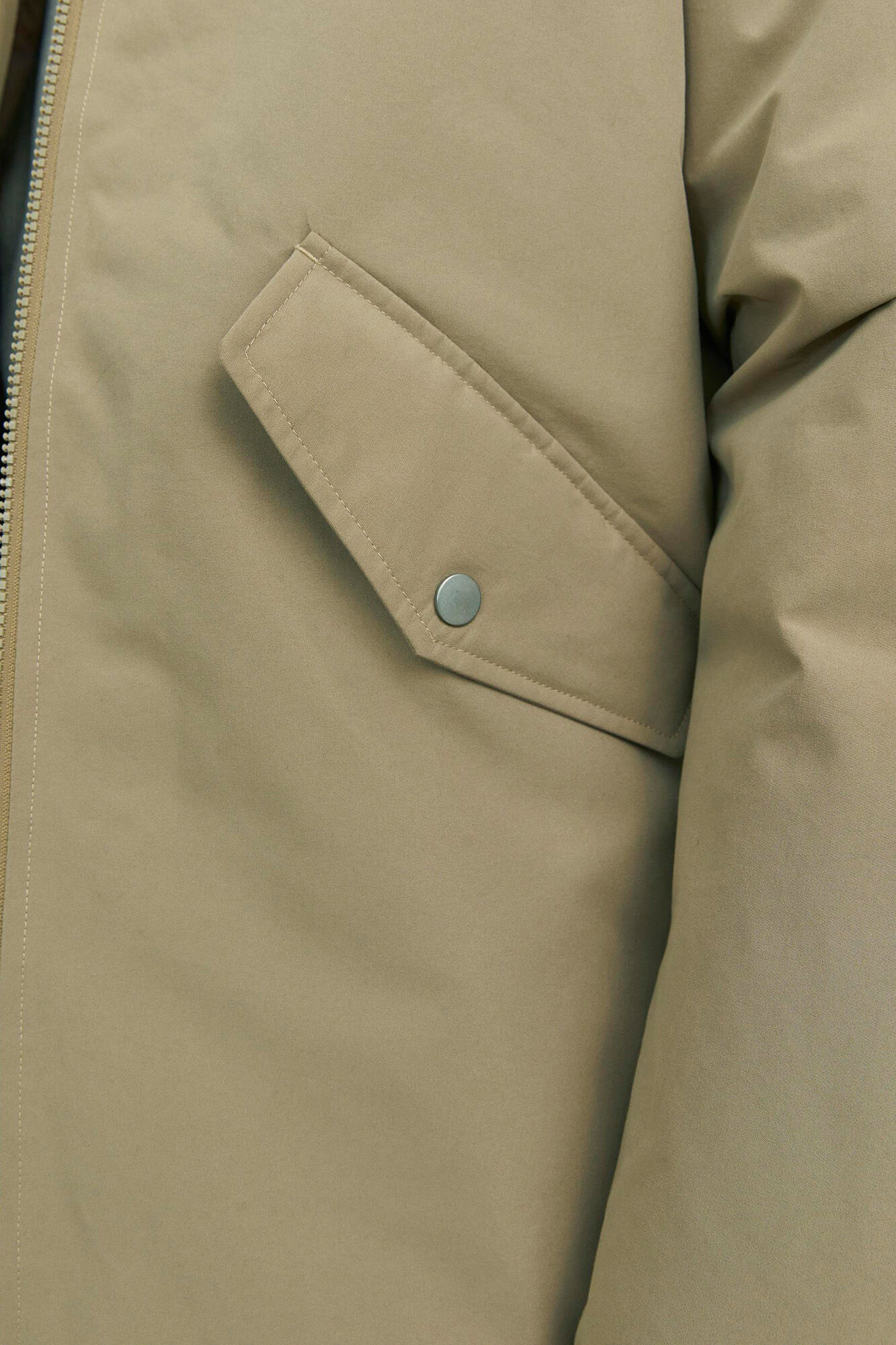Parka com capuz ajustável