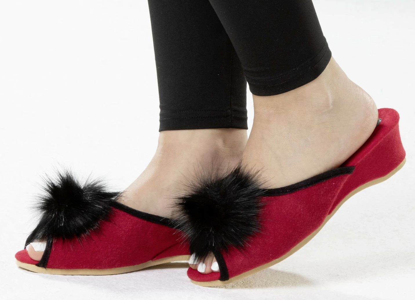 ELENA EDEN Pantolette mit schwarzem Kunstfellpompon