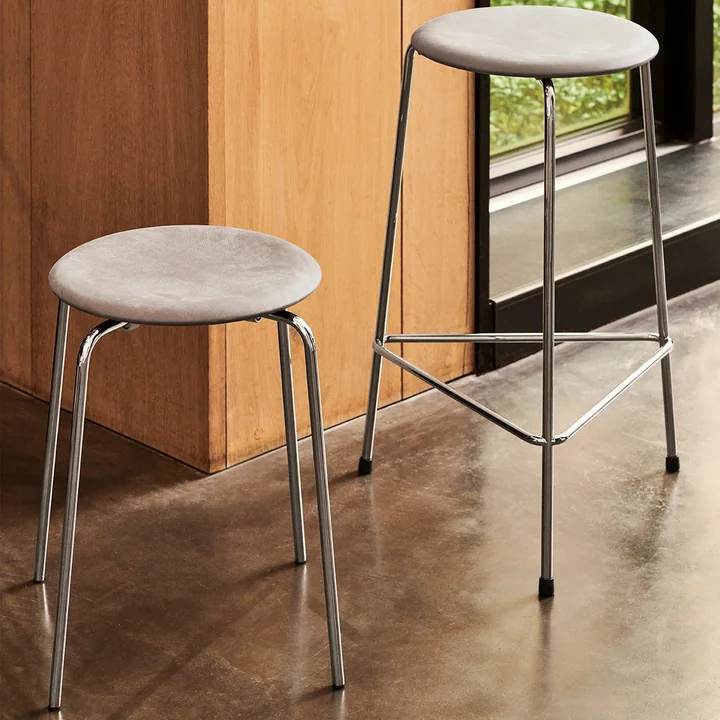 Fritz Hansen - Dot Hocker, Leder schwarz / Untergestell schwarz
