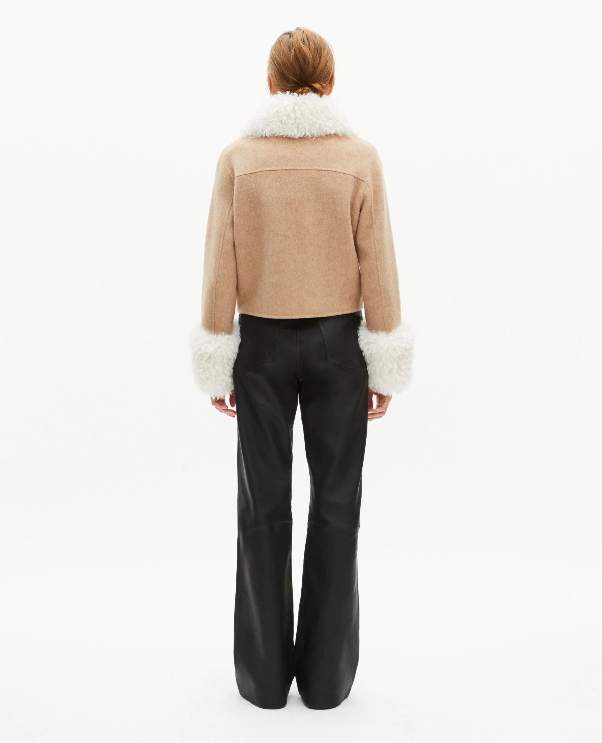 Blouson court en laine col sherpa beige