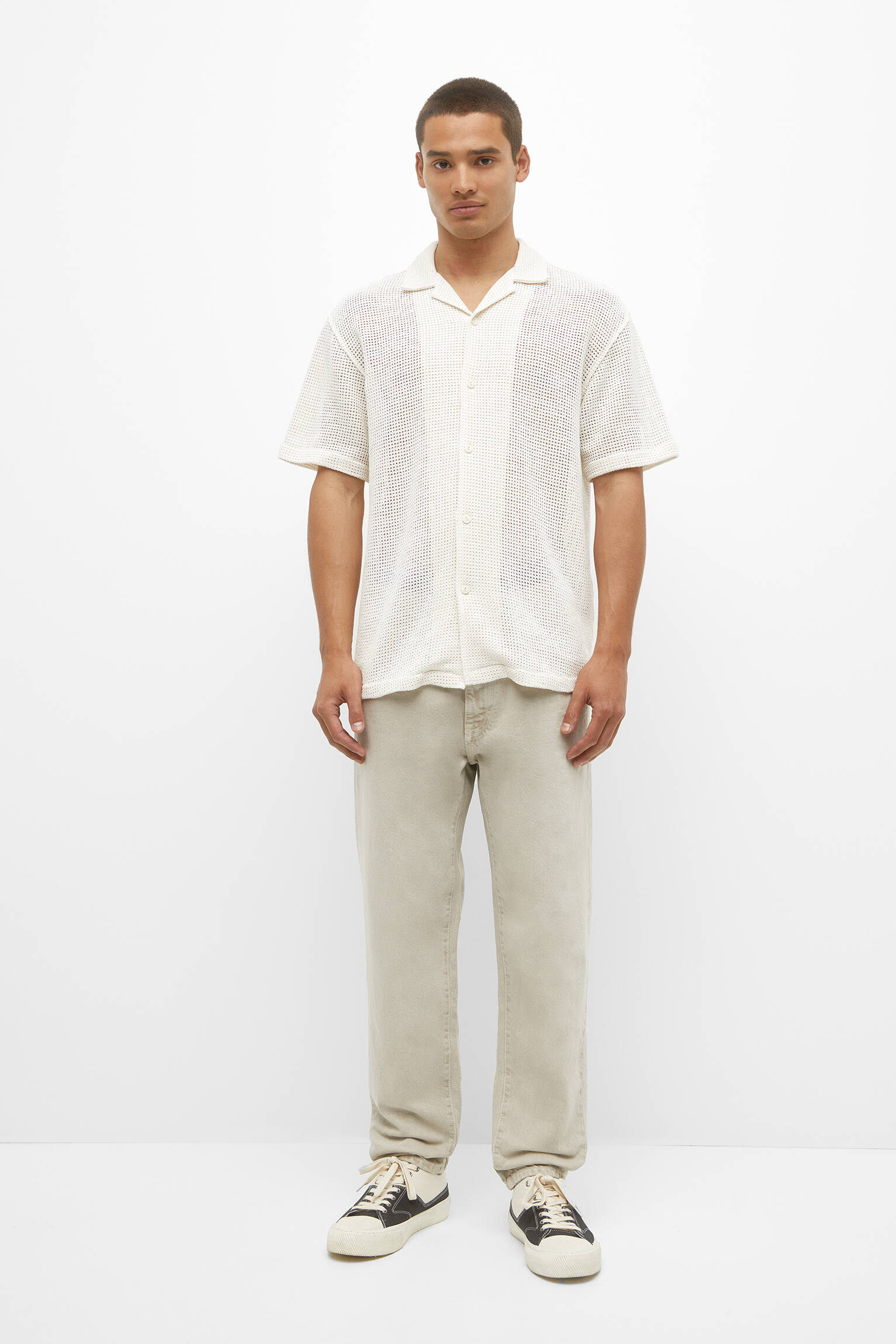 CALÇA JEANS BÁSICA PADRÃO - AREIA