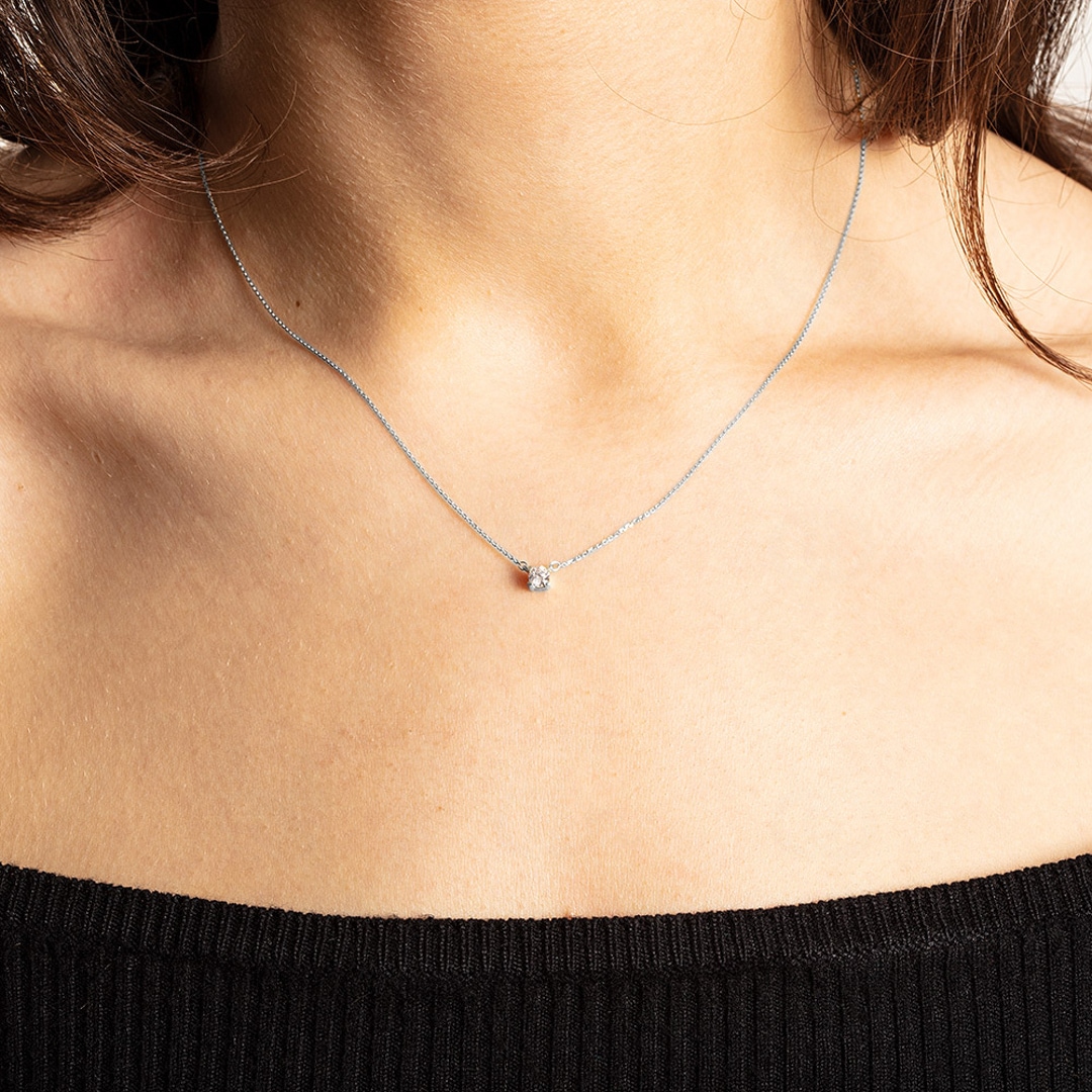 Collier mit Anhänger 750/18 K Weissgold mit Diamant 0.20 ct H/si