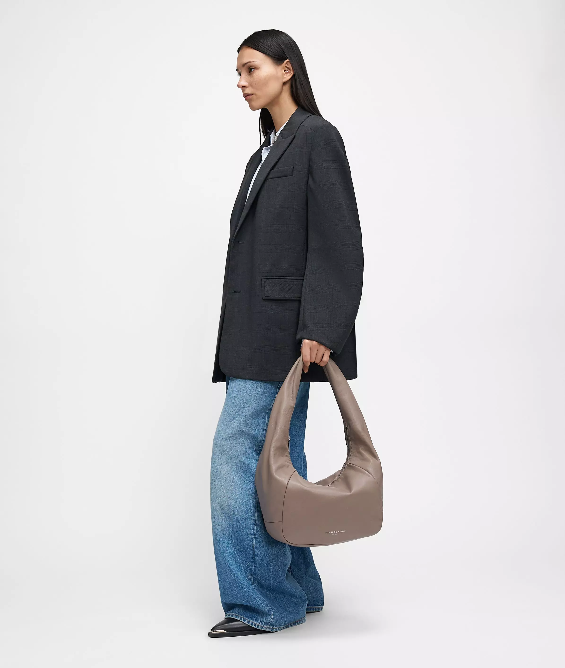 Farrah Hobo M Spacious leather pouch bag with a vintage look