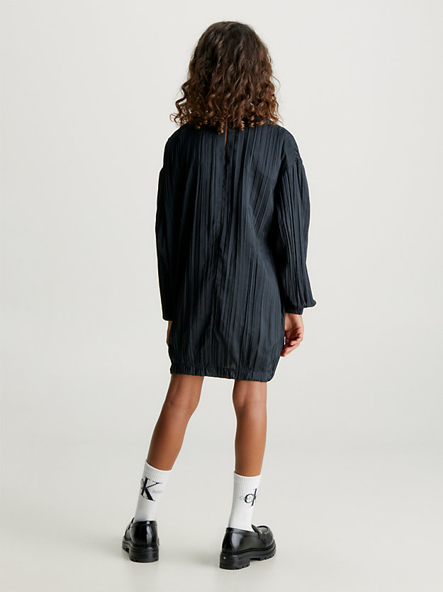 Vestido plissado de corte folgado