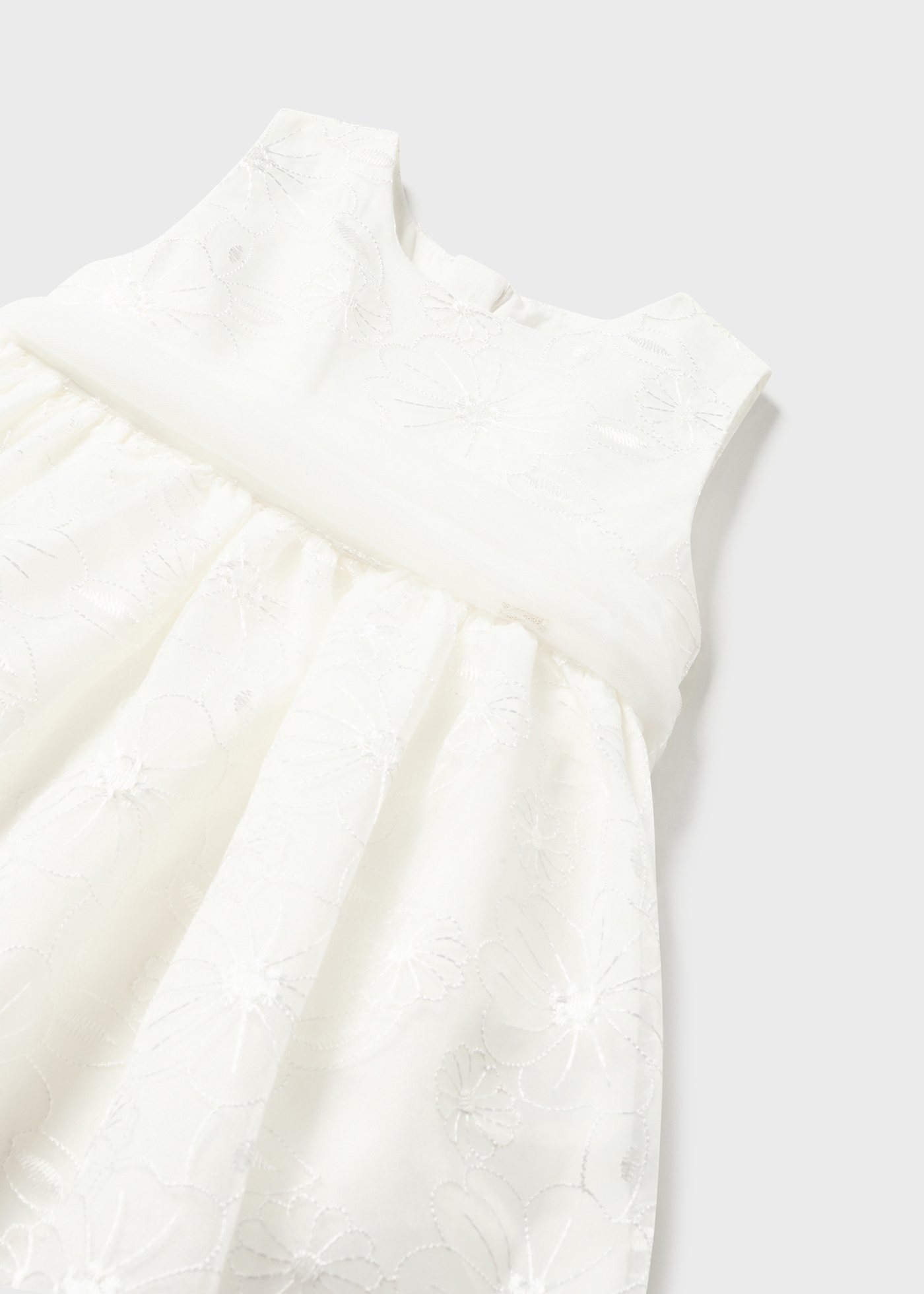 Vestido de organza bordado para bebê