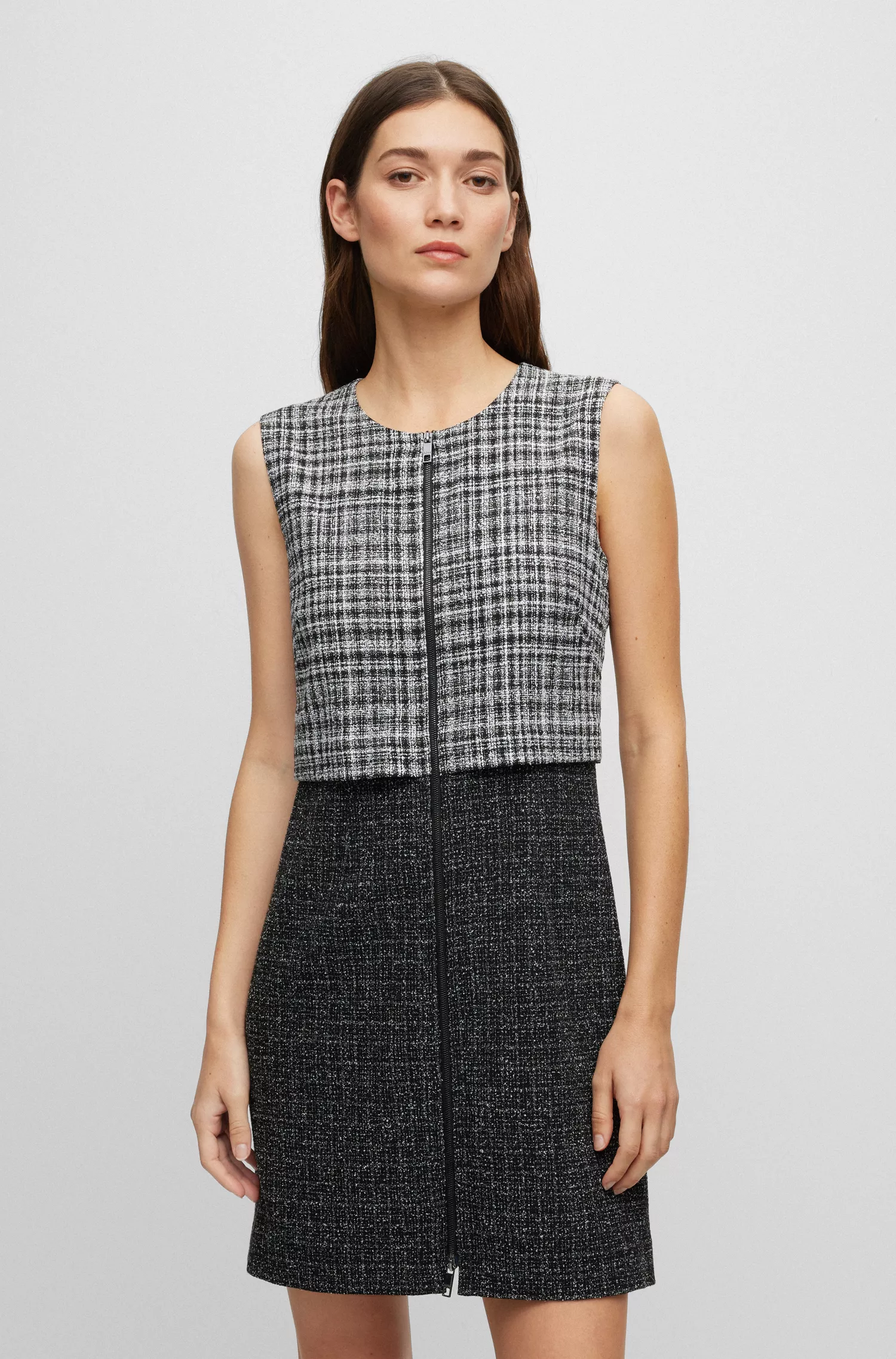 Vestido BOSS preto xadrez com zíper frontal em materiais mistos