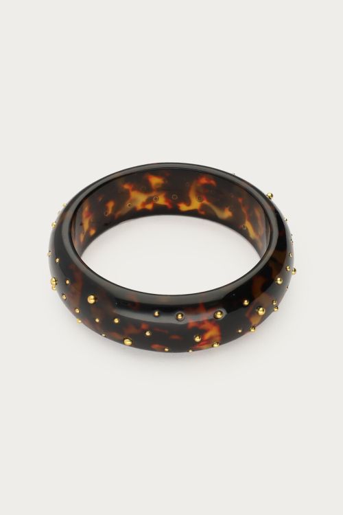 Bruine bangle met goudkleurige studs