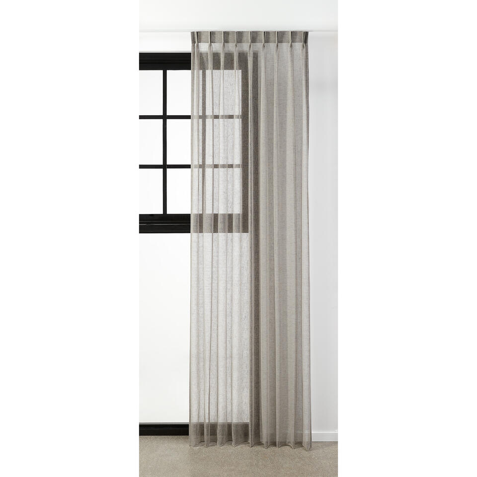 Inbetween Max Taupe