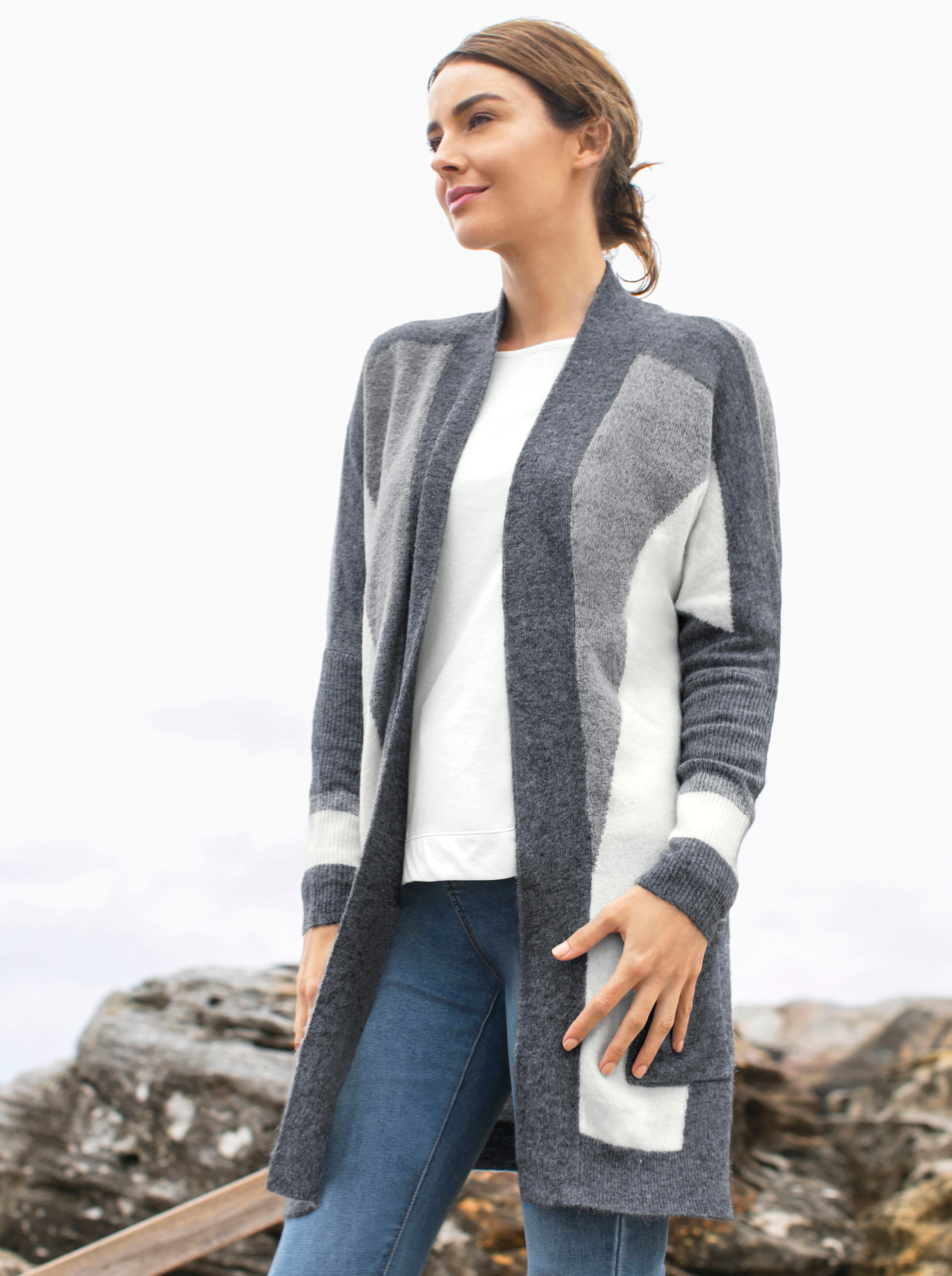 Longstrickjacke in grau-gemustert