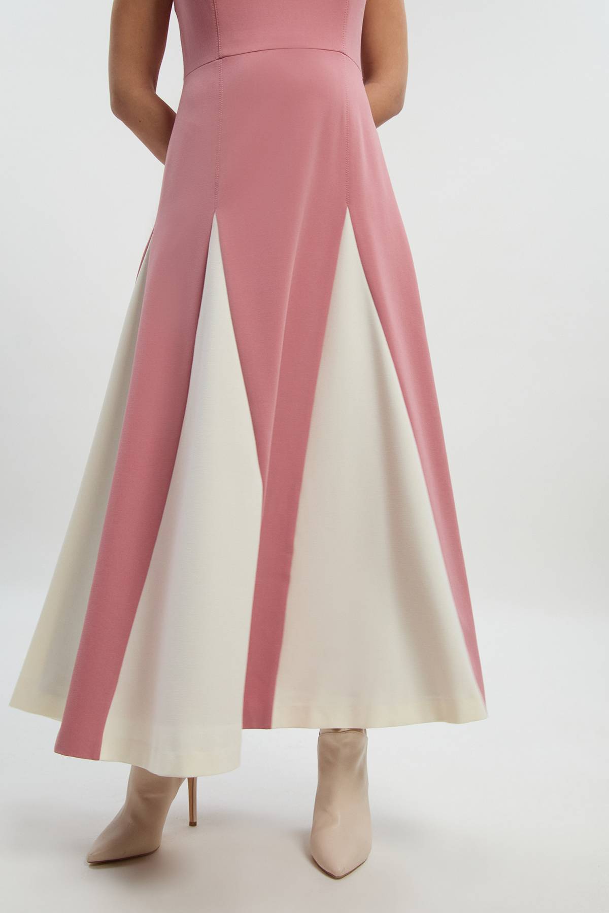 KarenMillen Robe Midi Ajustée Extensible à Blocs de Couleurs et Jupe Évasée