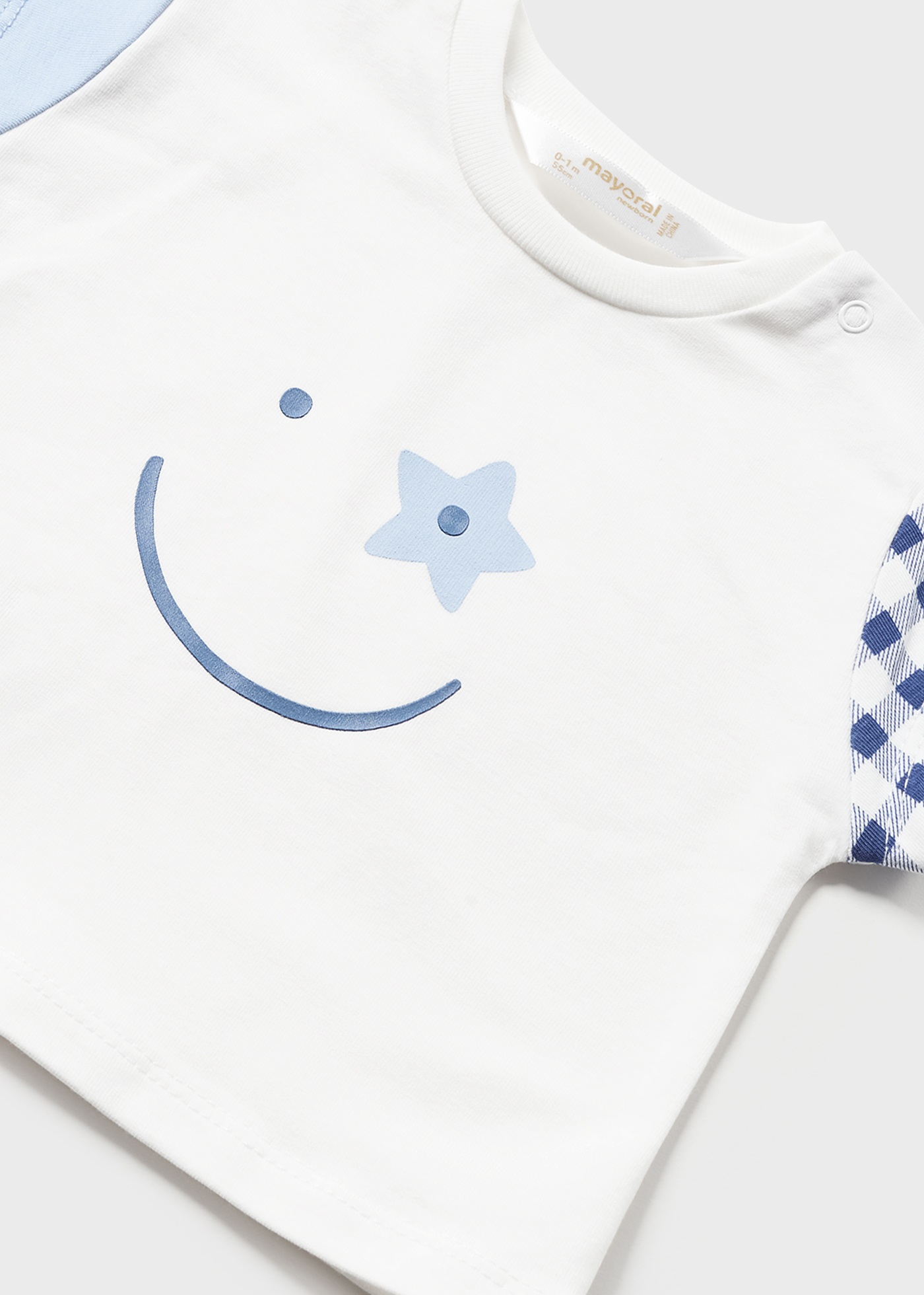 Conjunto de 4 peças em algodão sustentável para recém-nascidos.