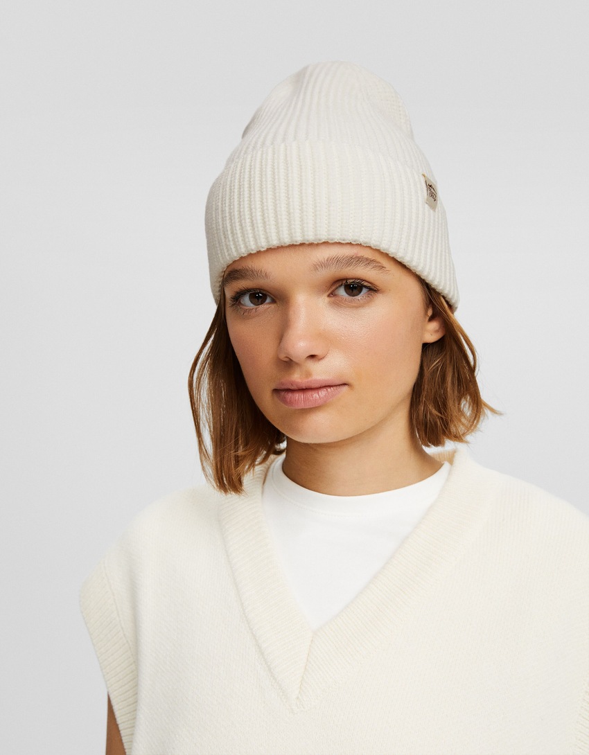 Gorro com etiqueta