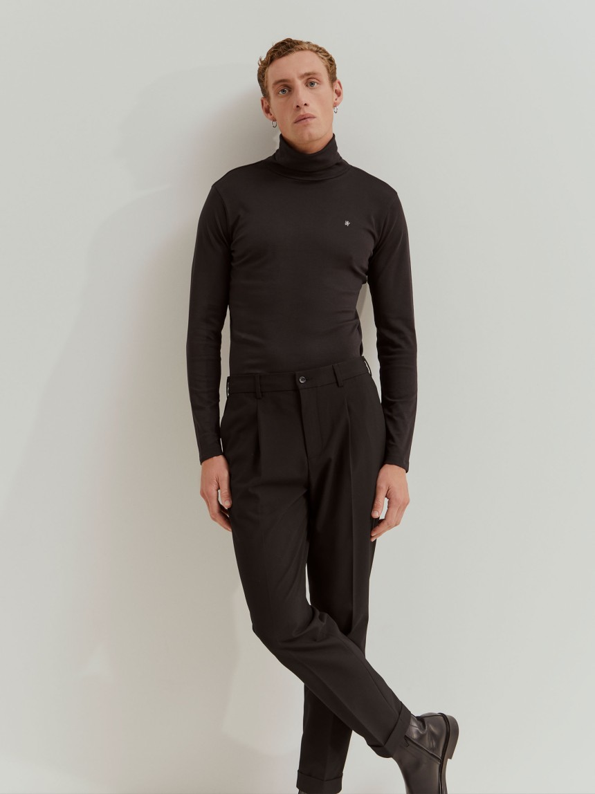 Camisola básica de gola alta em algodão