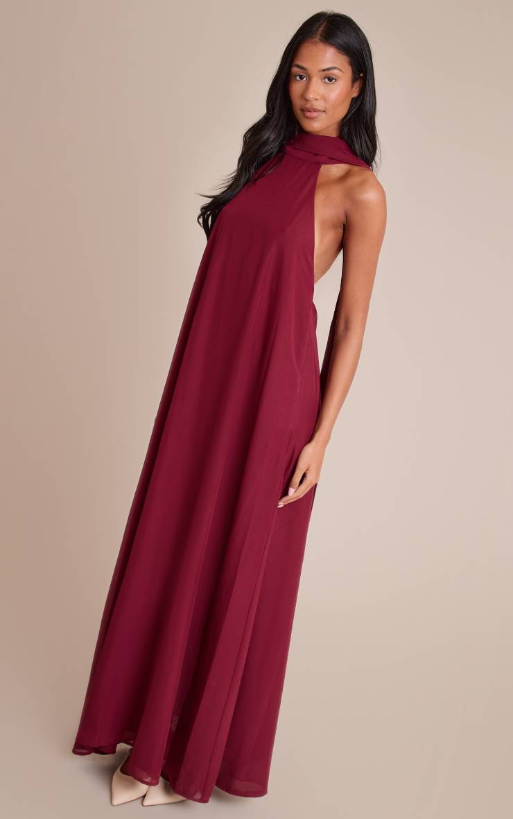 Rouge Vin Robe Longue Tall En Mousseline Col Montant Avec Détail Foulard