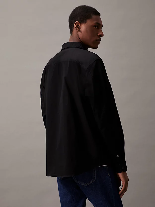 Camisa de sarja de algodão com modelagem relaxada
