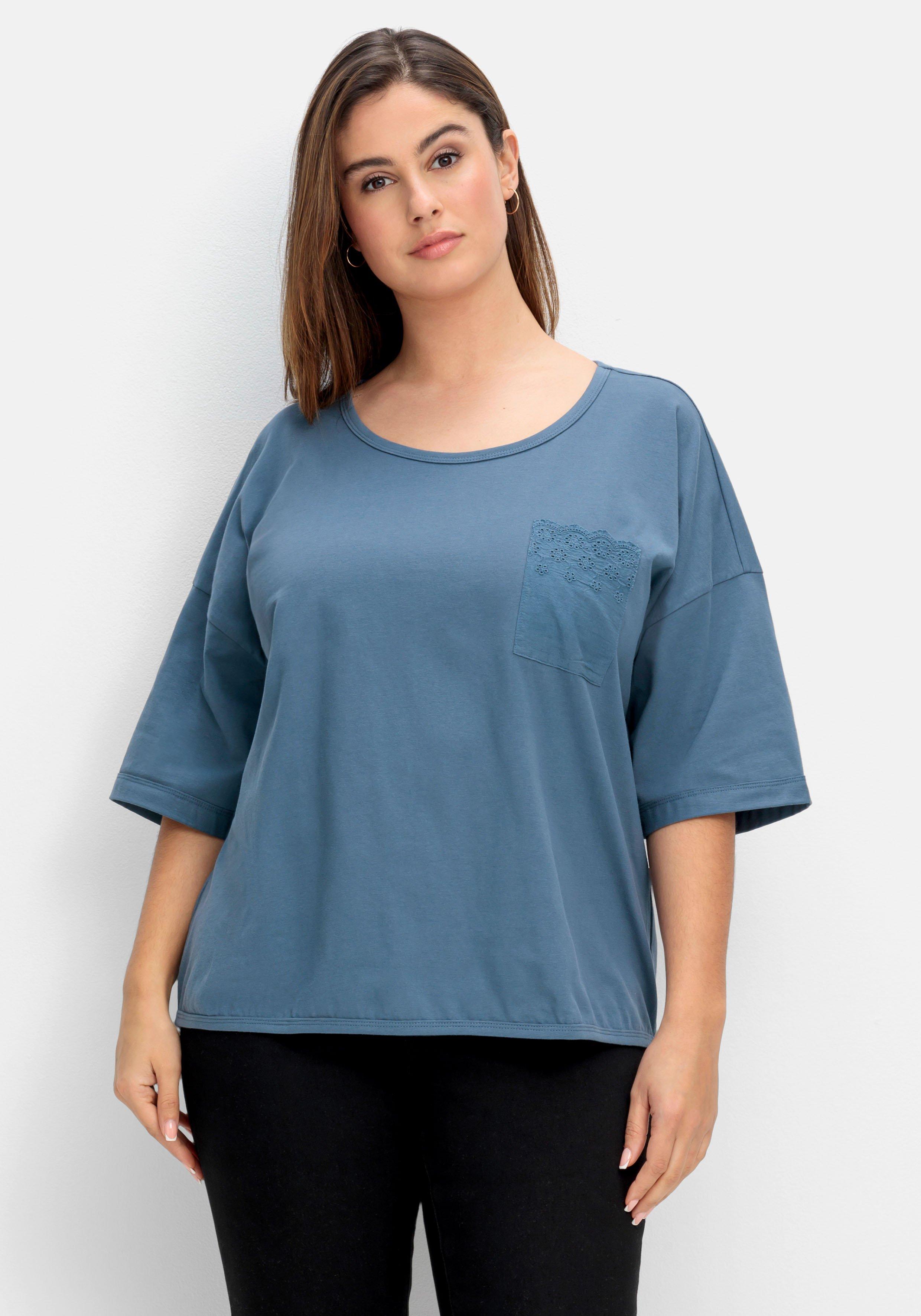 Kastiges Shirt mit Brusttasche aus Spitze