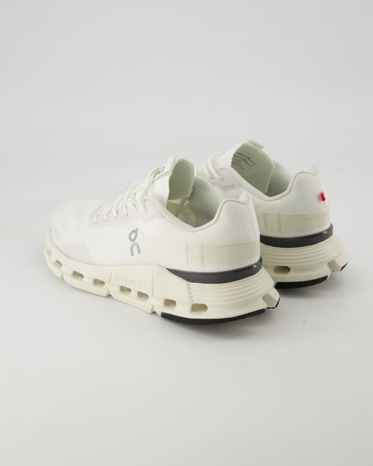 ON Running Cloudnova Form Sportschuhe in Weiß