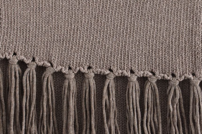 Overing - Mock Neck Plain Asymmetrische Crop Sweater Vest met Franjes