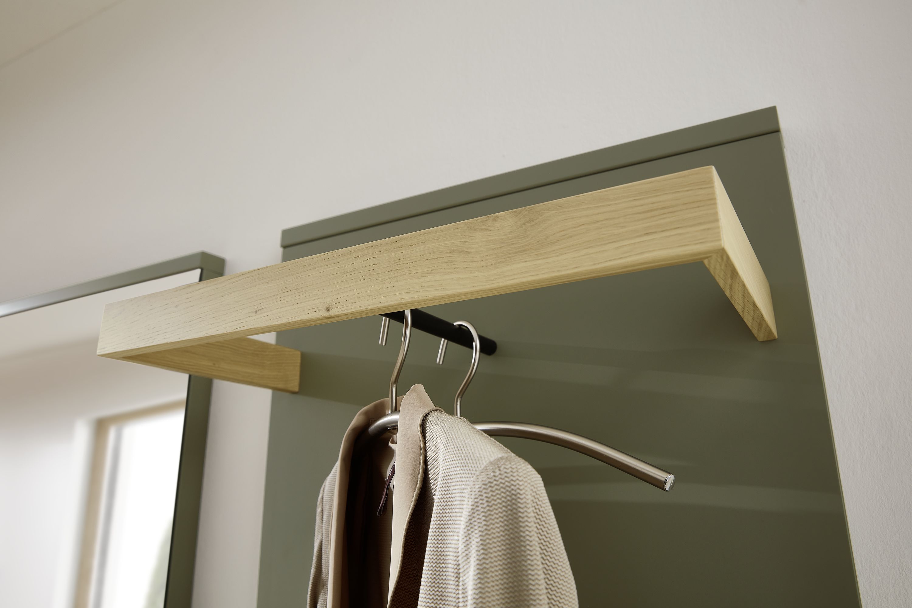 Garderobe MONDO ARTIST