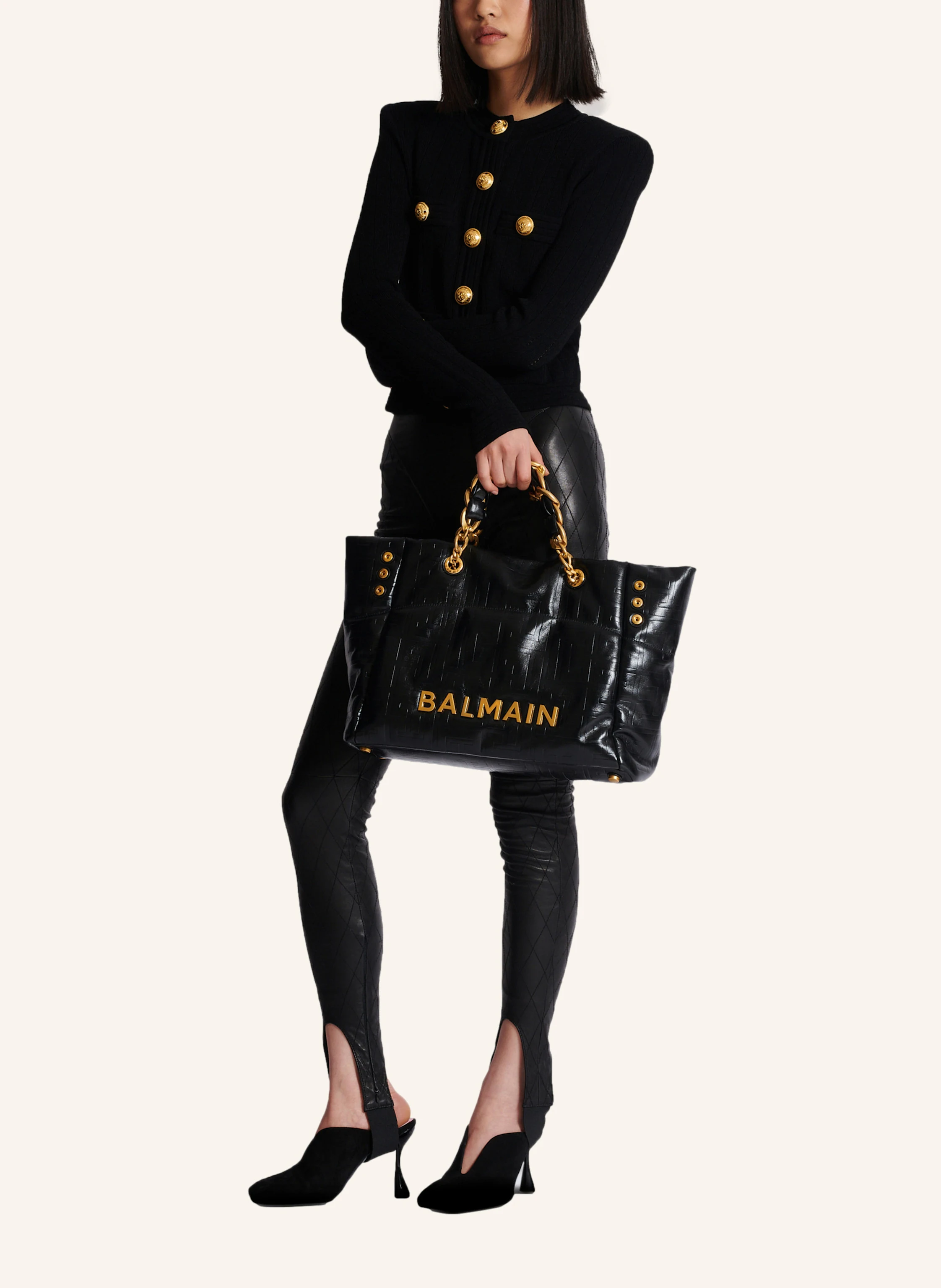 BALMAIN Shopper 1945 Soft aus rissigem Kalbsleder mit PB Labyrinthe-Monogramm-Prägung