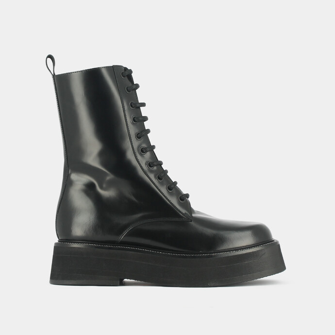 Boots à lacets et semelles épaisses  en cuir glacé noir