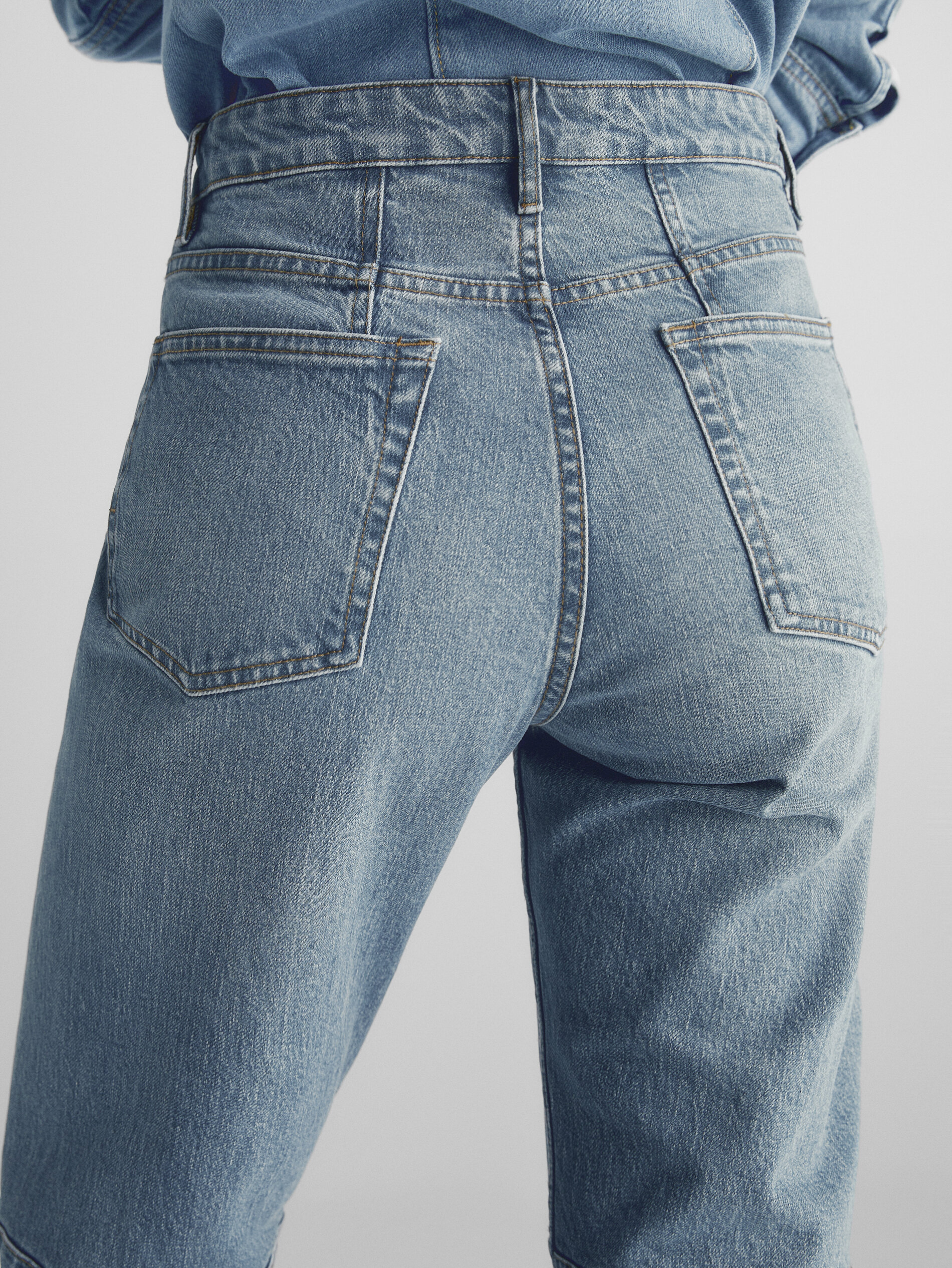 Calça Slim Fit de Tamanho Médio com Costuras - Azul Claro