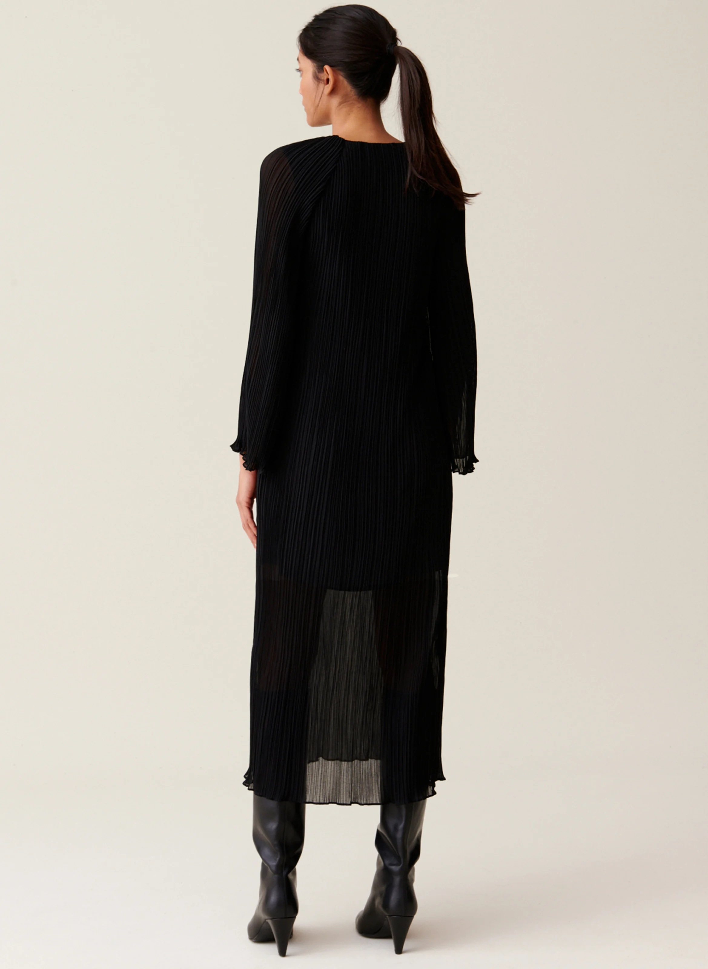Robe longue col rond plissée | Noir