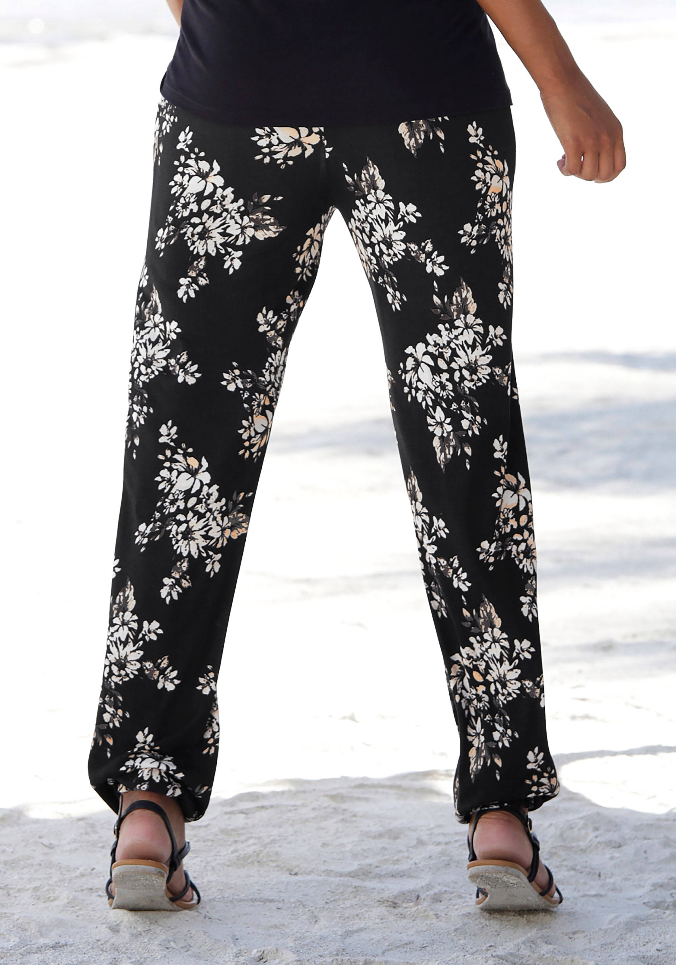 LASCANA Strandhose  mit dezentem Blumendruck, lockere Jerseyhose, Sommerhose