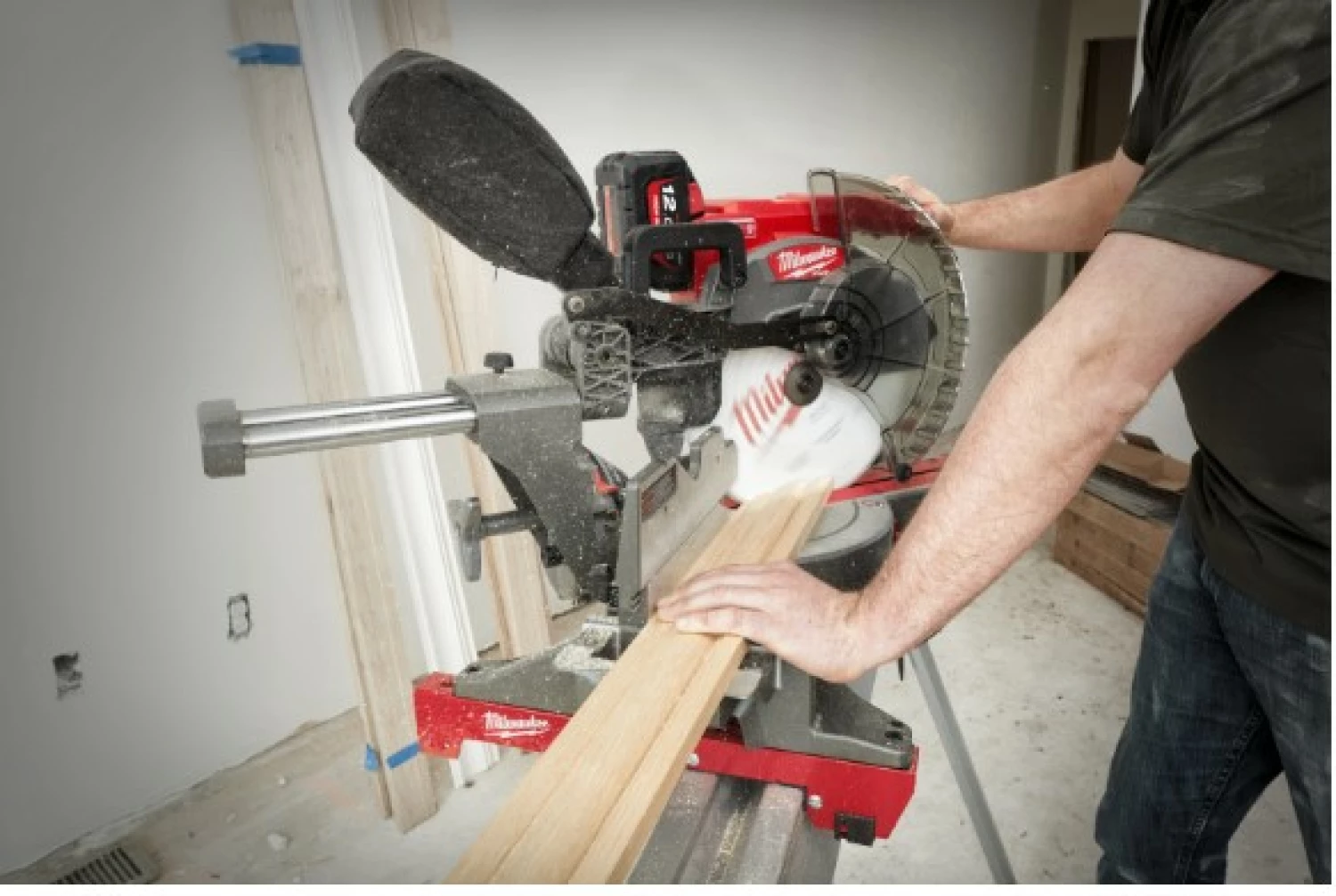 Milwaukee M18 FMS305-121 18V Li-Ion accu Afkortzaagmachine set (1x 12ah accu) - 305 x 30mm