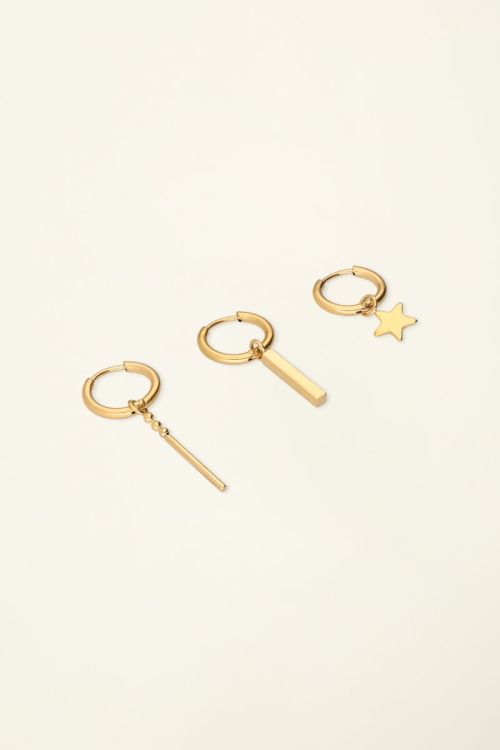 Set van drie oorringen met ster