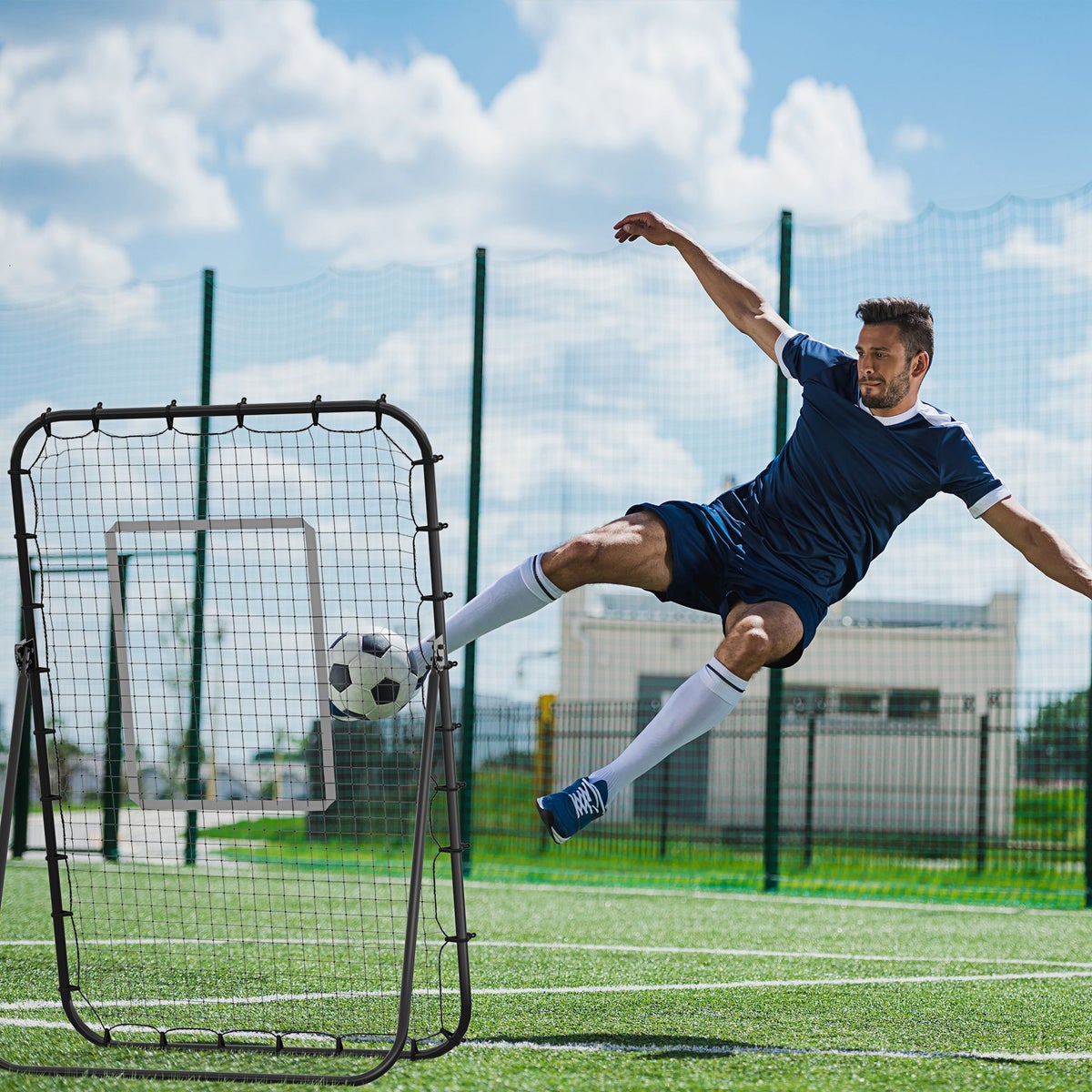 HOMCOM Football Rebounder, opvouwbaar voetbaldoel, kickback reboundmuur met 4 verstelbare niveaus, 123 x 73 x 178,5 cm, PE-net, ijzer, zwart