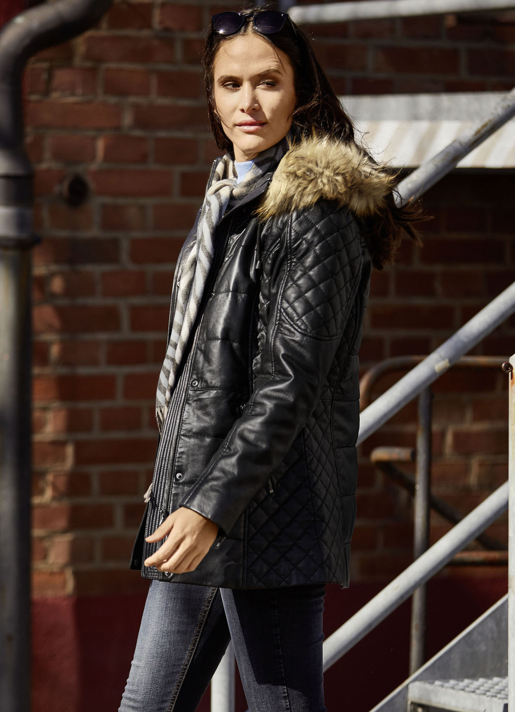 Lederjacke mit abtrennbarer Kapuze