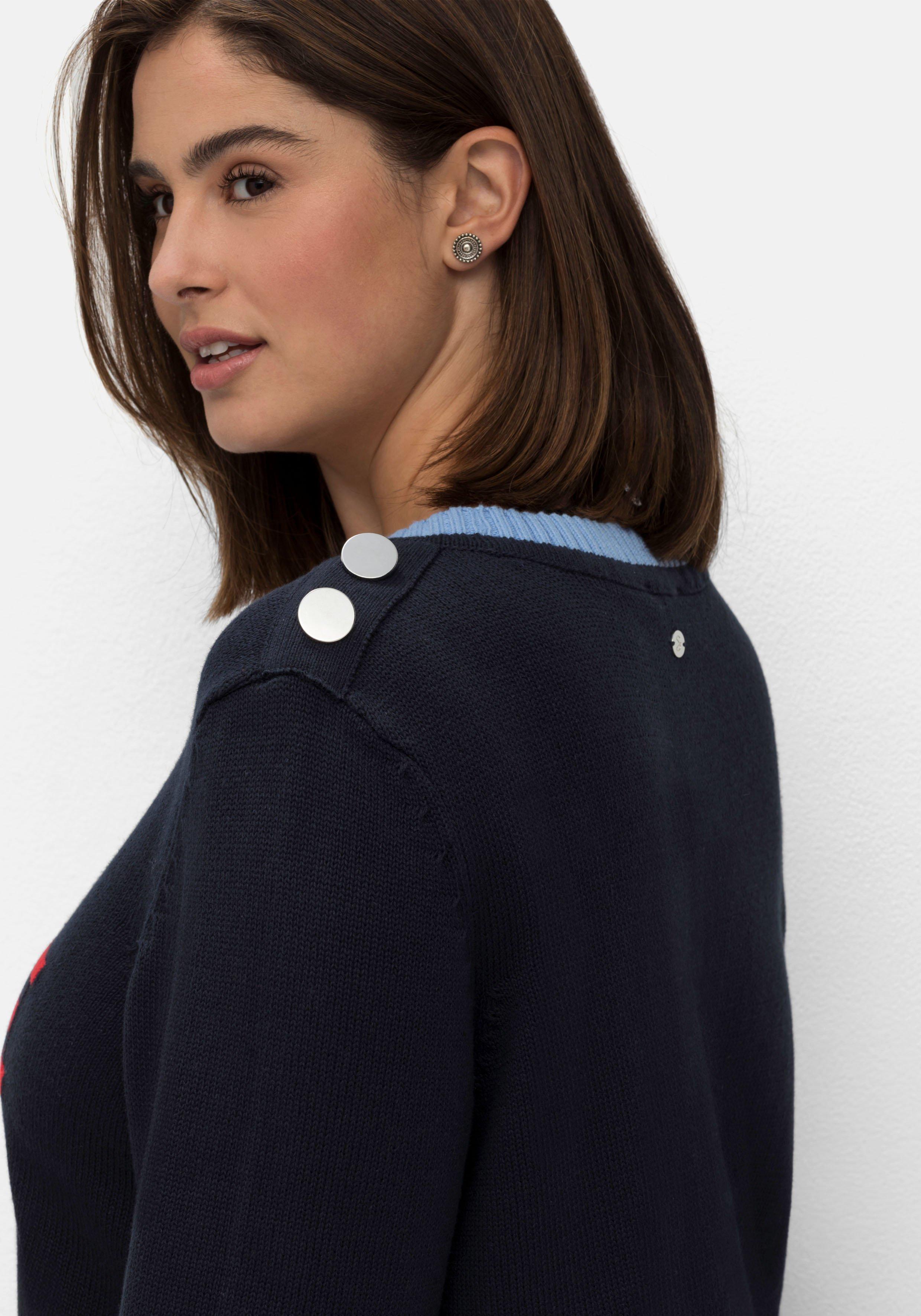 Pullover mit Wording-Intarsien und Zierknöpfen