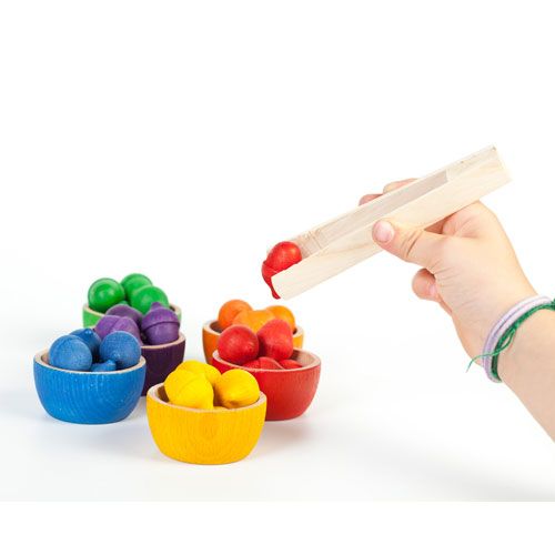 Grapat 6 houten bakjes met 36 eikeltjes en tang 15-107