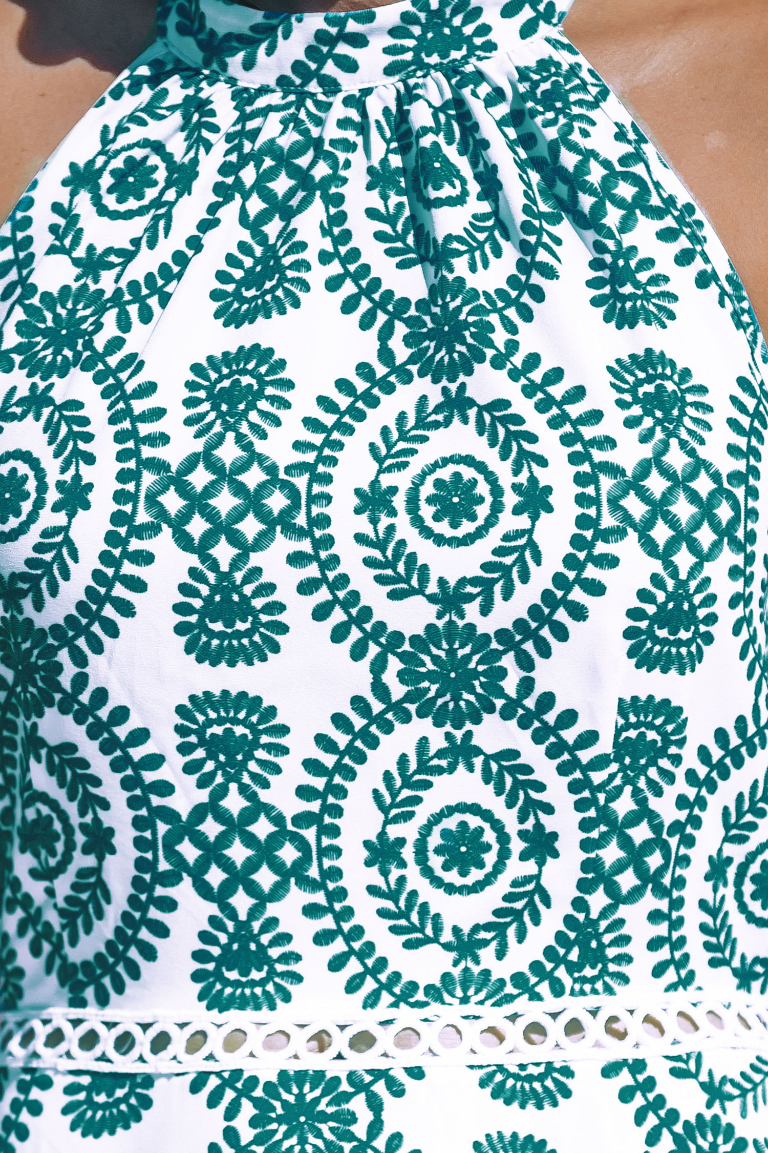 Robe midi sans manches à col haut tissée