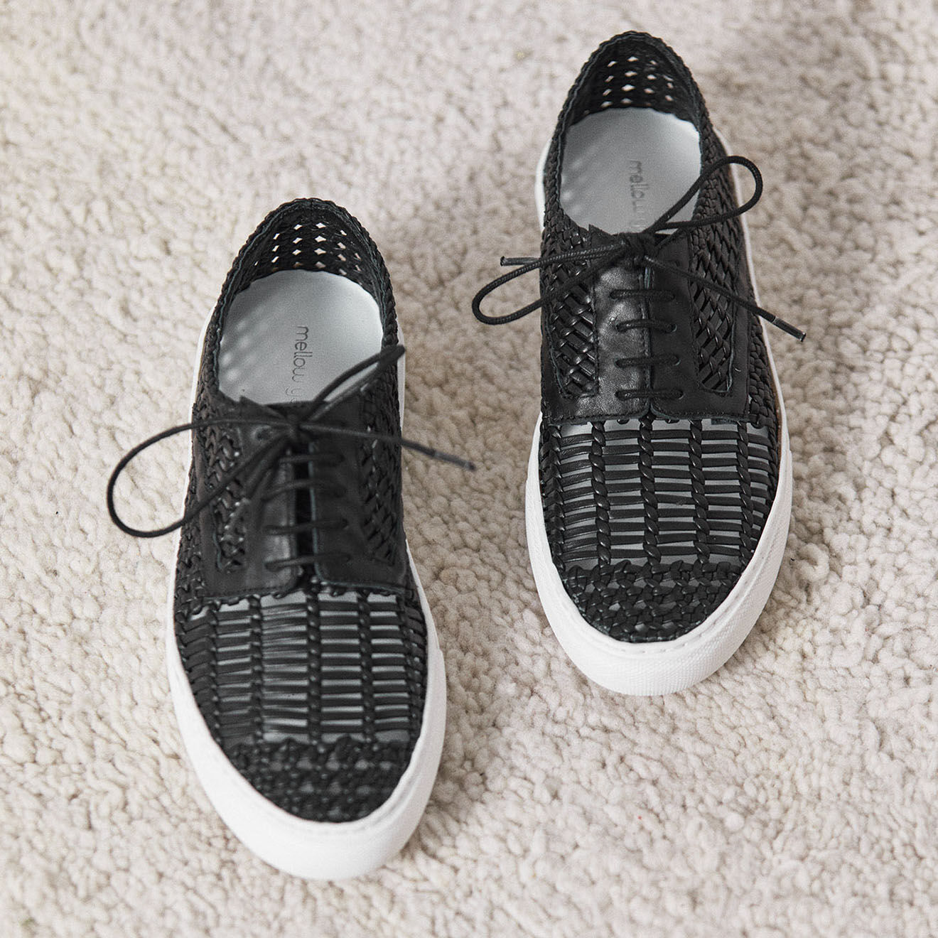 Mellow Yellow Baskets en Cuir Bea noires