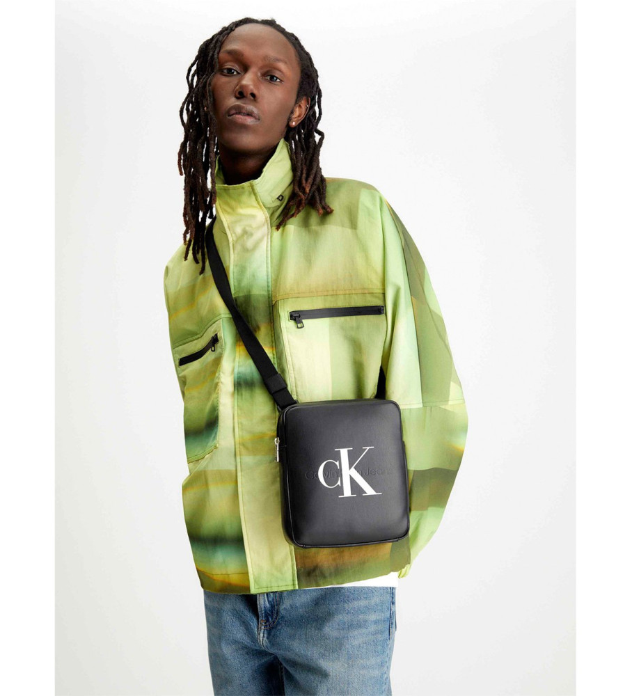 Bolsa transversal Calvin Klein Jeans Monogram Soft Reporter preta