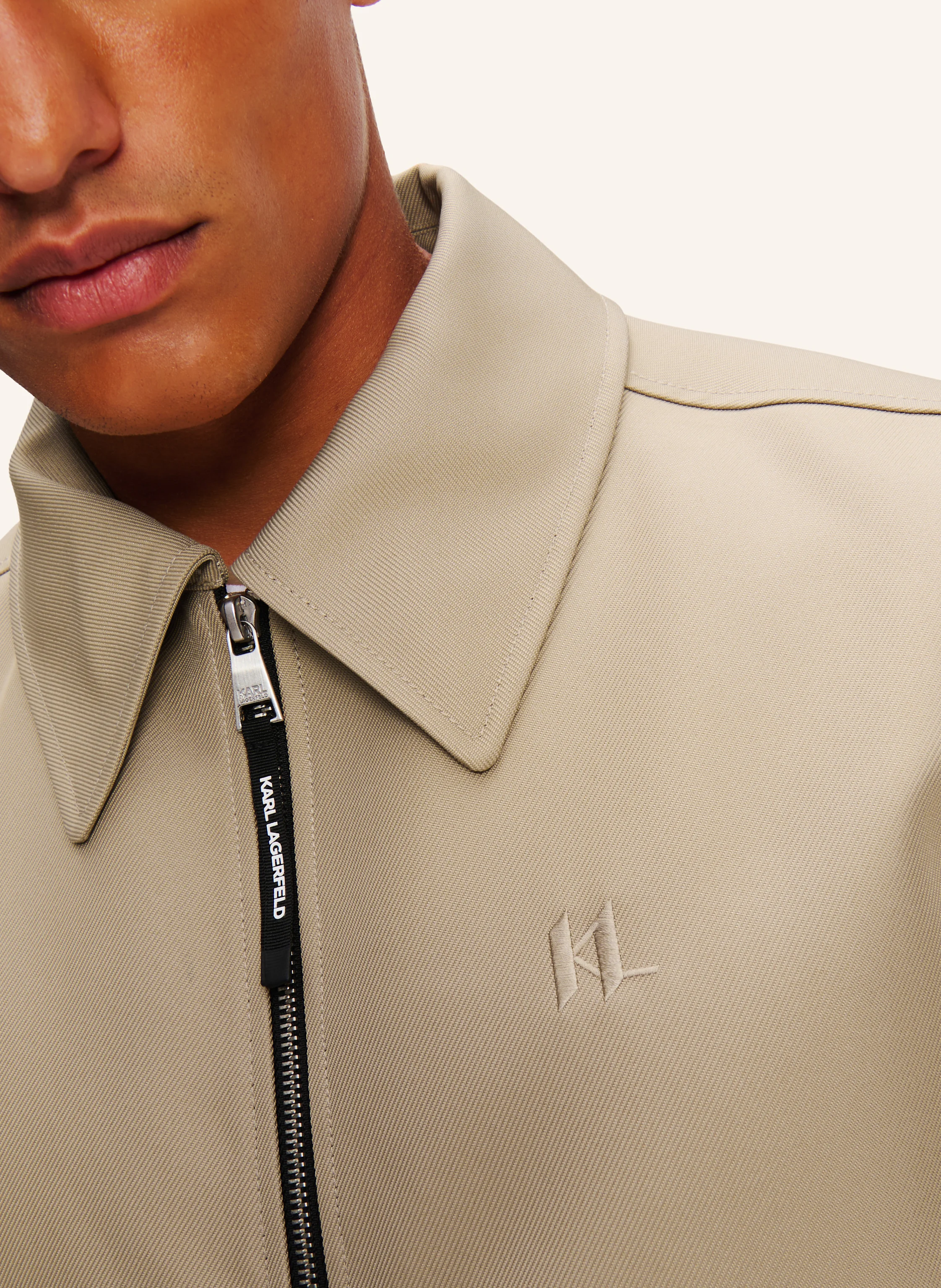 KARL LAGERFELD KL MONOGRAM KURZE JACKE