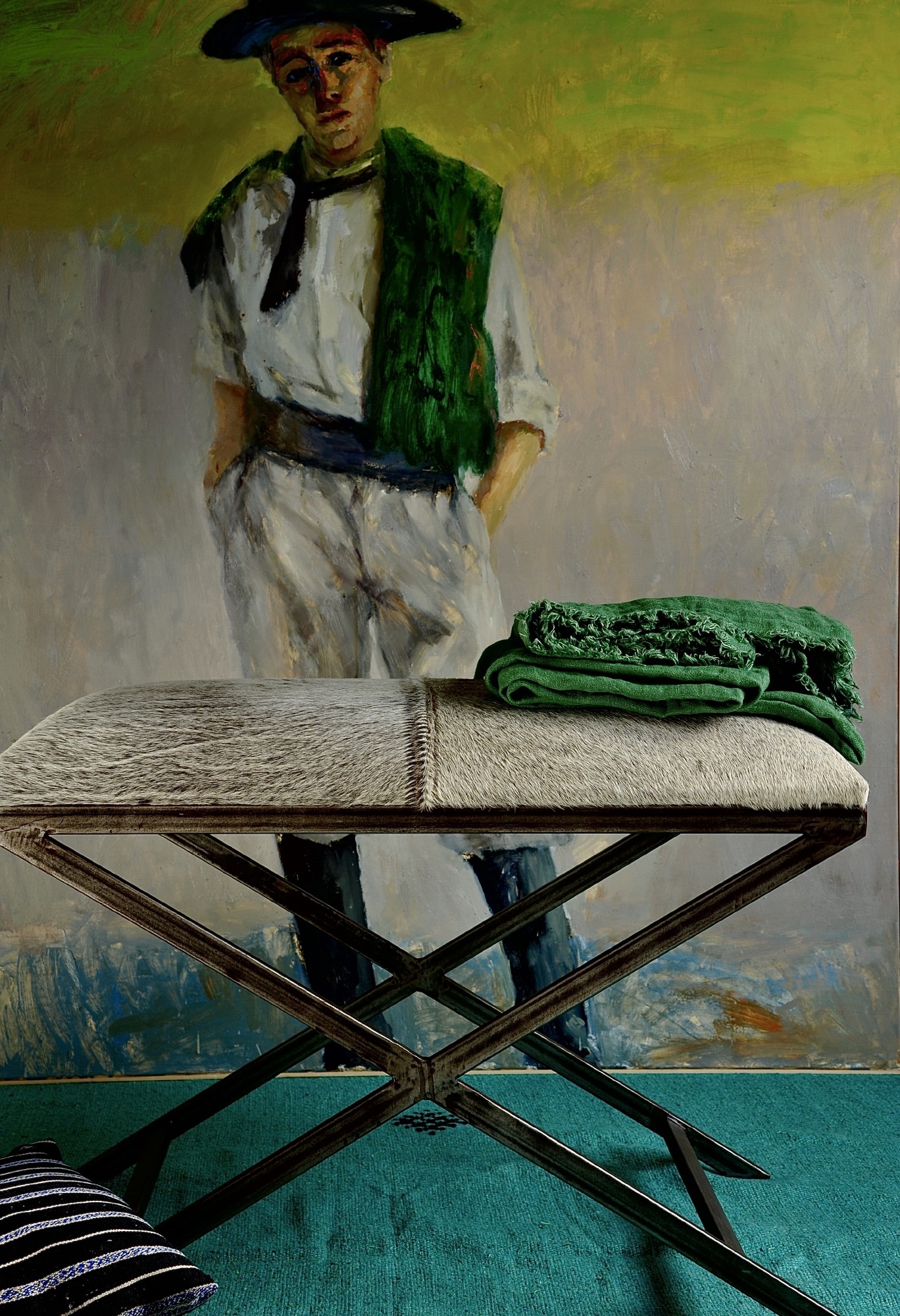Scherenhocker 'Corrida', grau, T 75 cm, B 45 cm, H 48 cm von fischer's lagerhaus