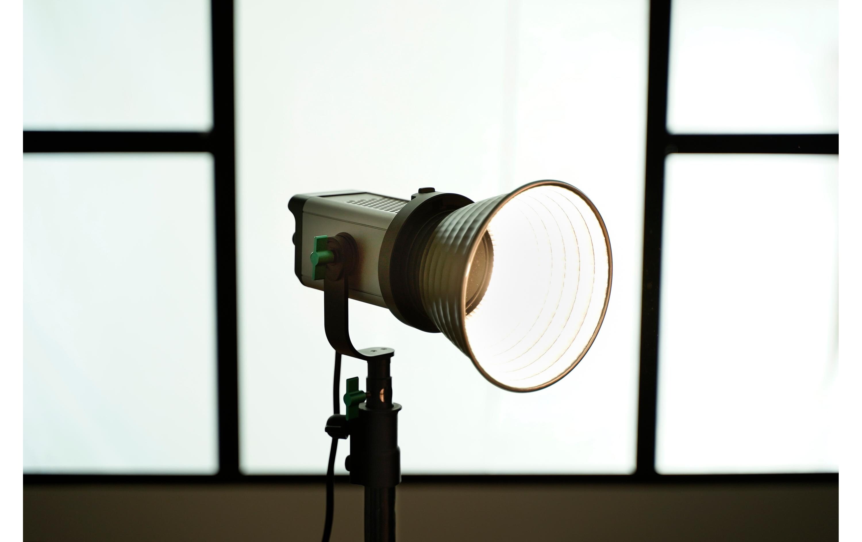 Videoleuchte Ninja 10B<br>Tragbare COB-LED-Leuchte mit 10 Lichteffekten