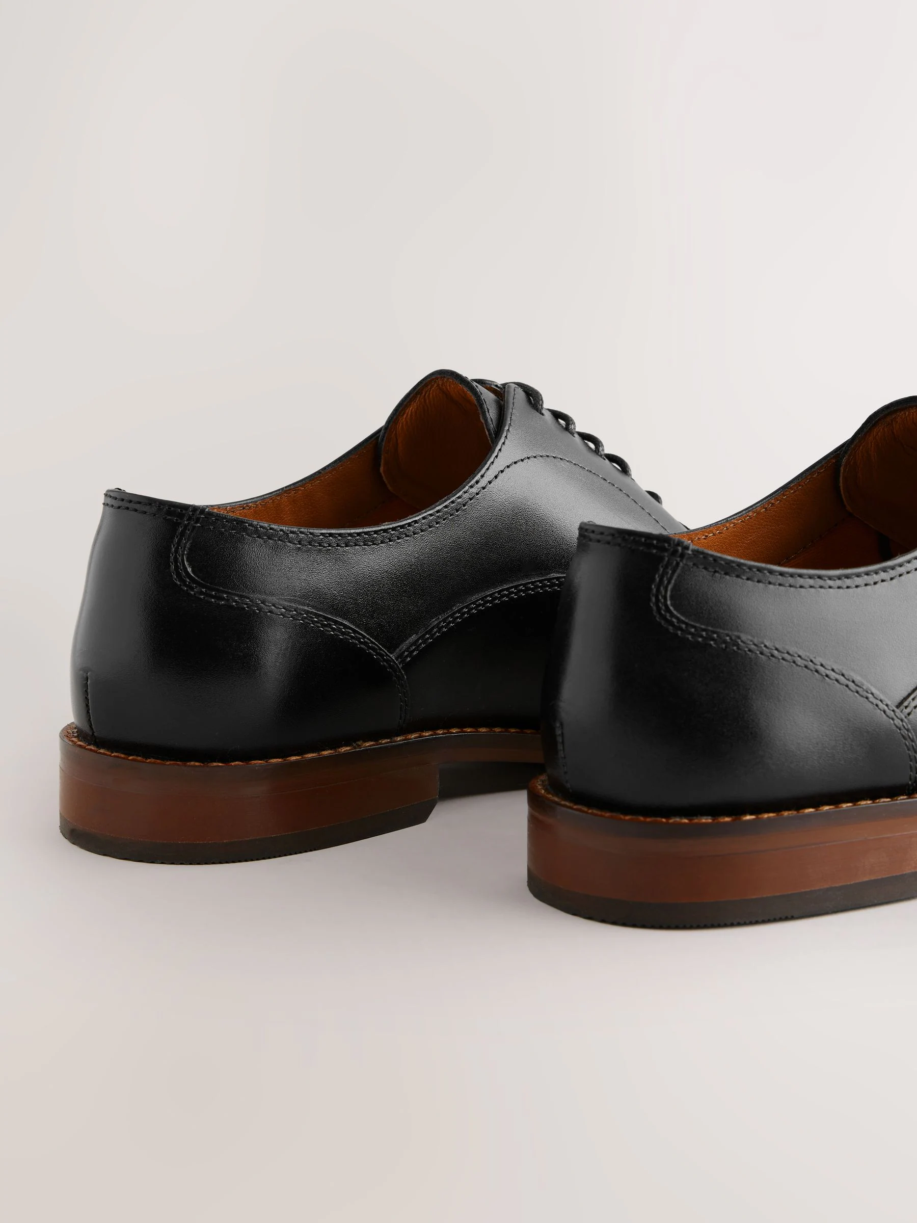 Zwart - Contrast Sole Leather Oxford Toecap Shoes