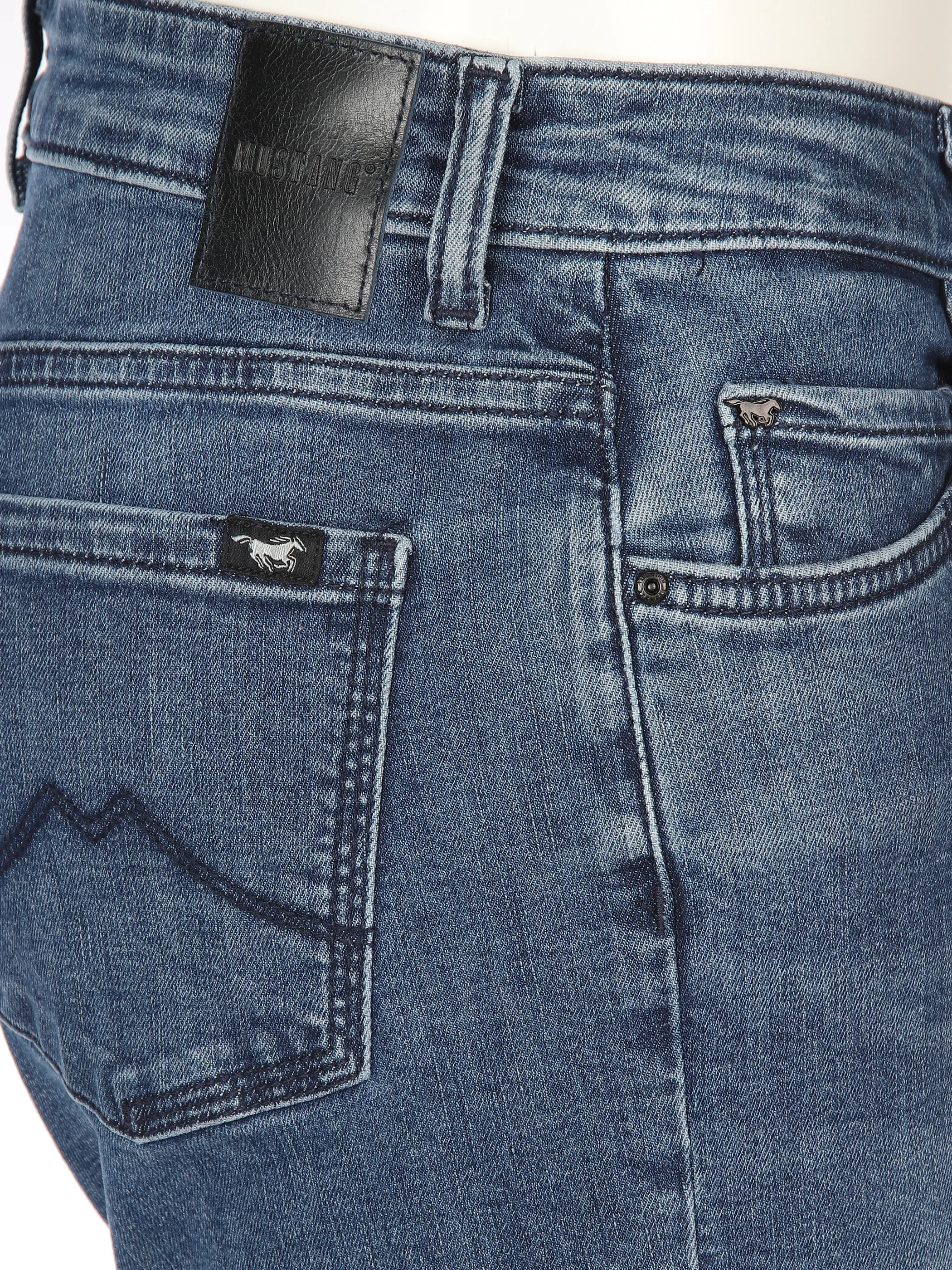 Damen Jeans in gerader Form