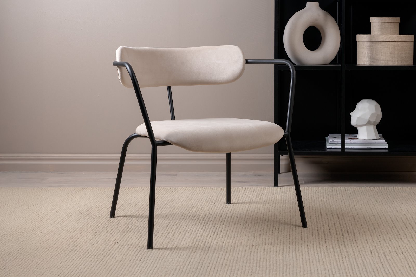 Duffy stol Beige velur, sorte ben