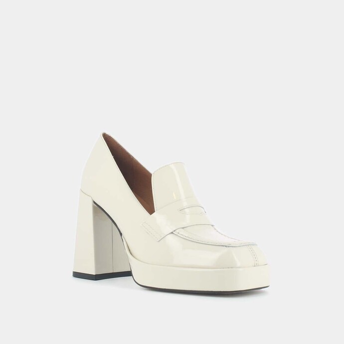 Mocassins à talons  en vernis écru