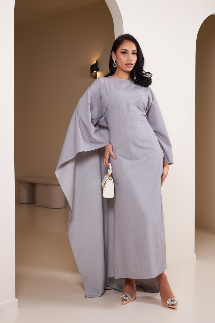 Robe grise ample à manches chauves-souris ceinturée